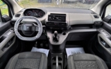 vehicle image #15