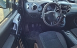 vehicle image #9