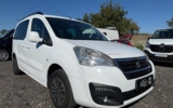 vehicle image #8