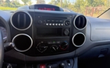 vehicle image #10