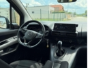 vehicle image #9