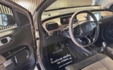 vehicle image #4