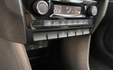 vehicle image #9