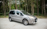 vehicle image #4