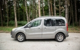 vehicle image #9