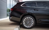 vehicle image #8