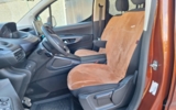vehicle image #11