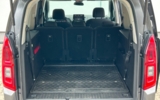 vehicle image #9
