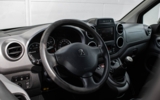 vehicle image #10
