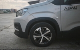 vehicle image #11