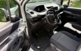 vehicle image #10
