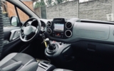 vehicle image #26