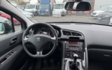 vehicle image #9