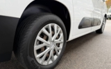 vehicle image #17