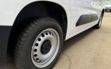 vehicle image #16
