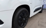 vehicle image #9