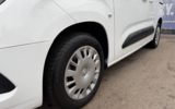 vehicle image #9