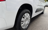 vehicle image #17