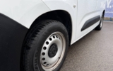 vehicle image #9