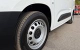 vehicle image #10