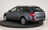 Škoda Octavia Combi 2.0 TDI Elegance/Style – fotografia 6