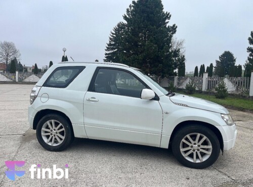 Suzuki Grand Vitara 1.6 benzin 4x4 black and white