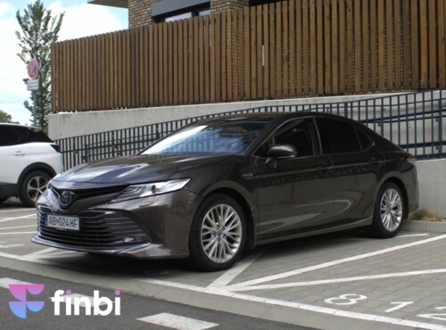 Toyota Camry 2.5 hybrid (ben+hev), 131kw, CVT, Executive